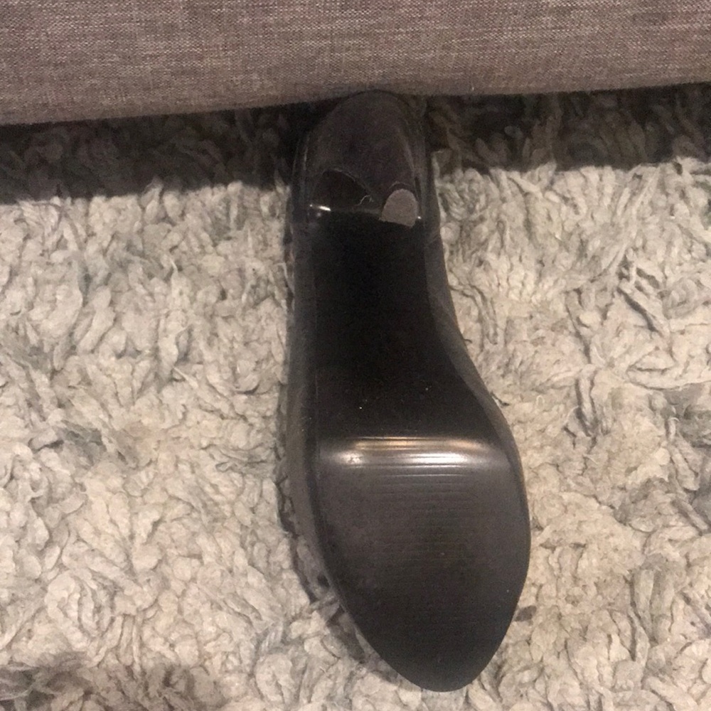 Shoes - Picture 4 of 5